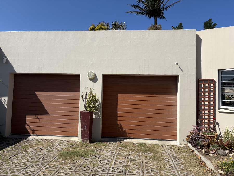 4 Bedroom Property for Sale in Nahoon Beach Eastern Cape